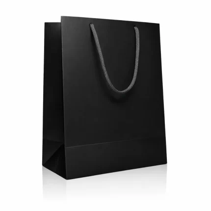 Sacola de papel tipo kraft na cor preta com dimensões para caixa para presente pequena.