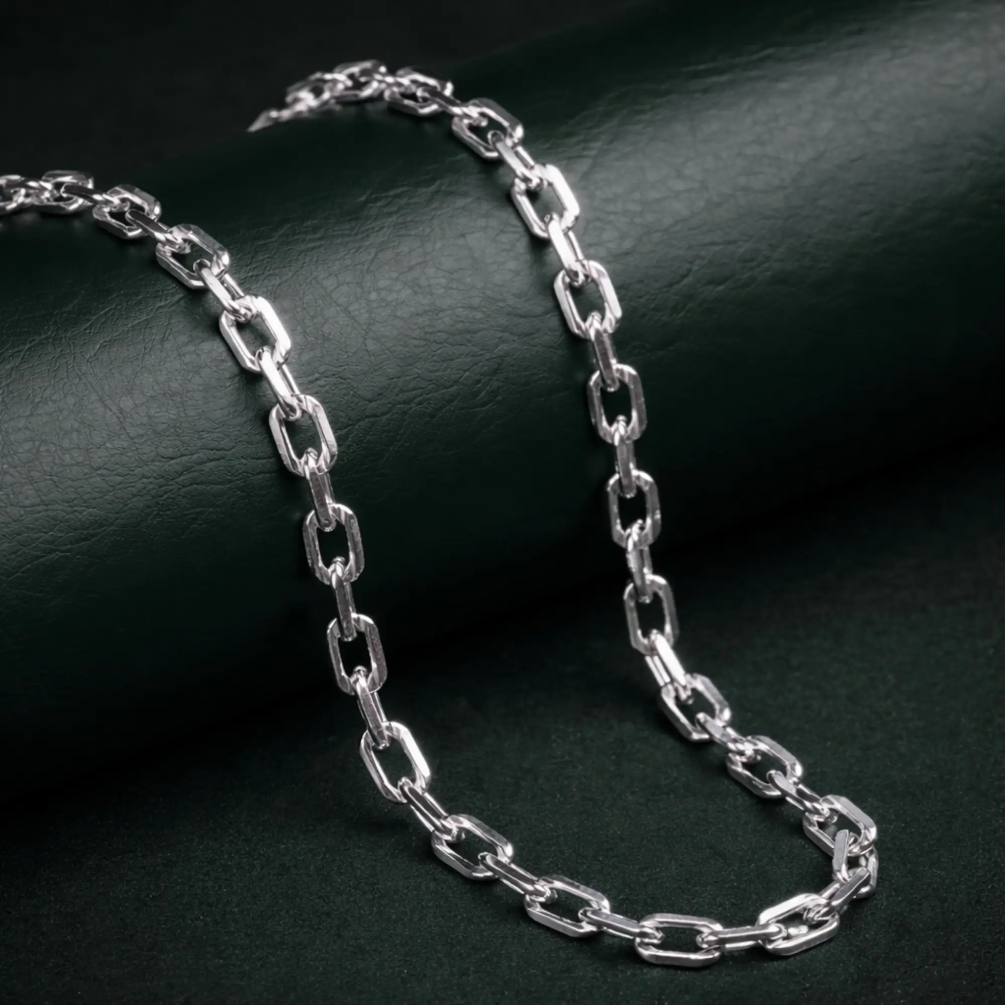 corrente cadeado cartier prata 925 masculina 5mm fundo verde escuro